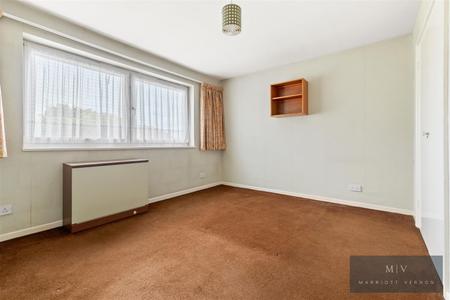 2 bedroom Flat for sale in St. Arvans Close, Croydon