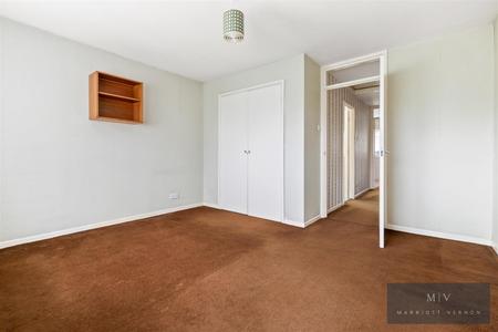 2 bedroom Flat for sale in St. Arvans Close, Croydon
