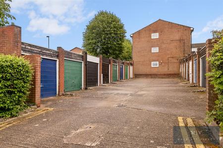 2 bedroom Flat for sale in St. Arvans Close, Croydon