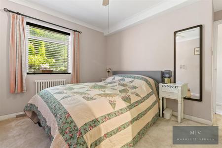 2 bedroom Flat for sale in St. Peters Road, Croydon