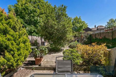 2 bedroom Flat for sale in St. Peters Road, Croydon