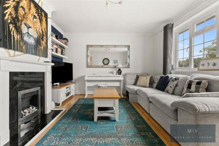 2 bedroom Flat for sale in Campden Road, South Croydon