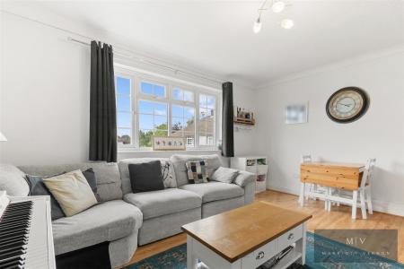 2 bedroom Flat for sale in Campden Road, South Croydon