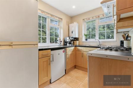 2 bedroom Flat for sale in Campden Road, South Croydon