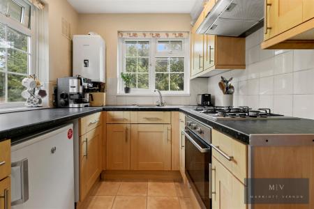 2 bedroom Flat for sale in Campden Road, South Croydon