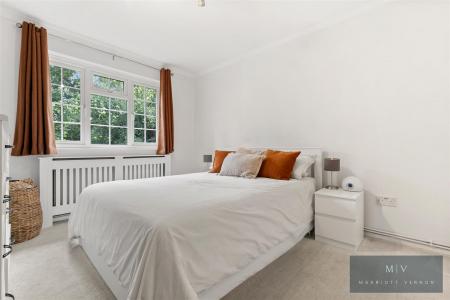 2 bedroom Flat for sale in Campden Road, South Croydon