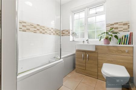 2 bedroom Flat for sale in Campden Road, South Croydon