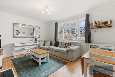 2 bedroom Flat for sale in Campden Road, South Croydon