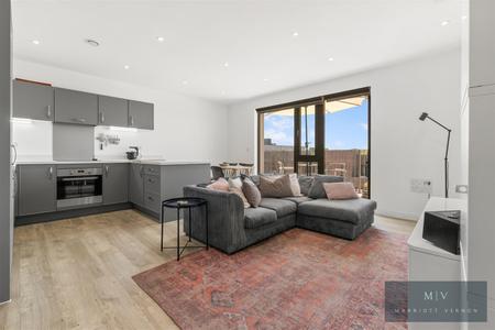 2 bedroom Flat for sale in Purley Way, Croydon