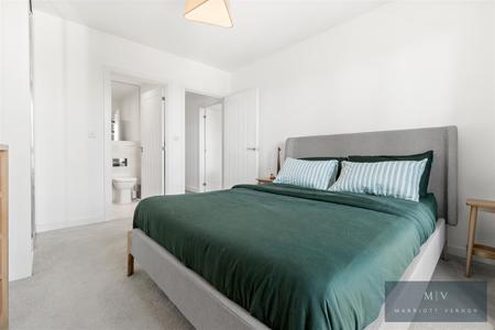 2 bedroom Flat for sale in Purley Way, Croydon