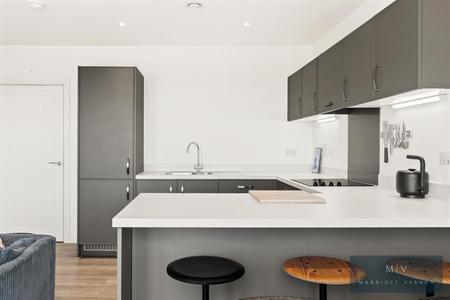 2 bedroom Flat for sale in Purley Way, Croydon
