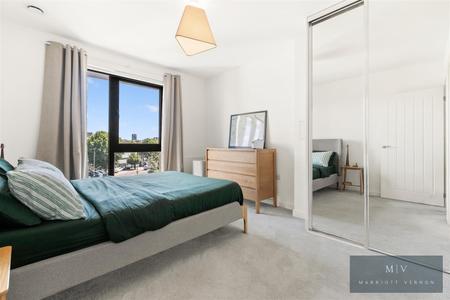 2 bedroom Flat for sale in Purley Way, Croydon