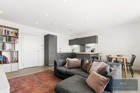 2 bedroom Flat for sale in Purley Way, Croydon