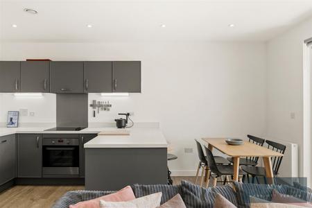 2 bedroom Flat for sale in Purley Way, Croydon