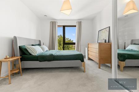 2 bedroom Flat for sale in Purley Way, Croydon