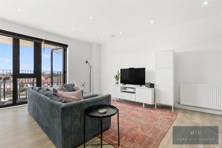 2 bedroom Flat for sale in Purley Way, Croydon