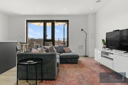 2 bedroom Flat for sale in Purley Way, Croydon