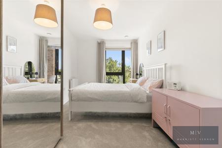 2 bedroom Flat for sale in Purley Way, Croydon