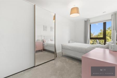 2 bedroom Flat for sale in Purley Way, Croydon