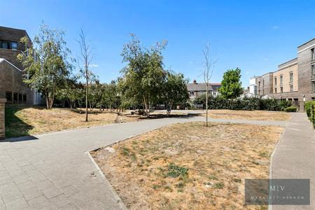 2 bedroom Flat for sale in Purley Way, Croydon