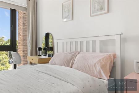 2 bedroom Flat for sale in Purley Way, Croydon