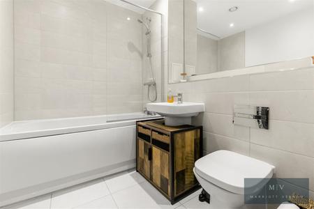 2 bedroom Flat for sale in Purley Way, Croydon
