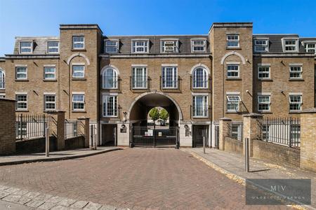 2 bedroom Flat for sale in Addiscombe Road, Croydon