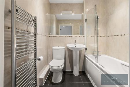 2 bedroom Flat for sale in Addiscombe Road, Croydon