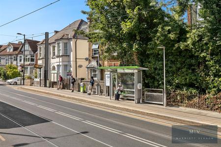 2 bedroom Flat for sale in Addiscombe Road, Croydon