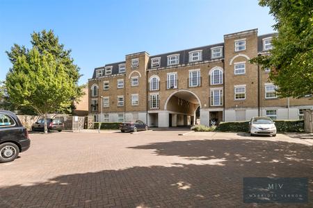 2 bedroom Flat for sale in Addiscombe Road, Croydon