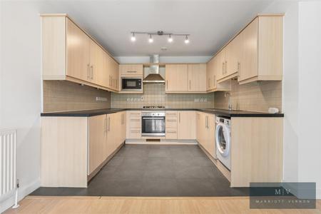 2 bedroom Flat for sale in Addiscombe Road, Croydon