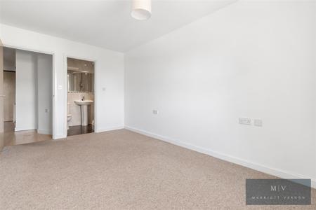 2 bedroom Flat for sale in Addiscombe Road, Croydon