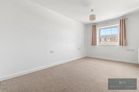 2 bedroom Flat for sale in Addiscombe Road, Croydon