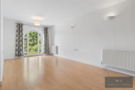2 bedroom Flat for sale in Addiscombe Road, Croydon