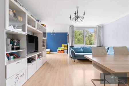 3 bedroom Flat for sale in Haling Park Road, South Croydon