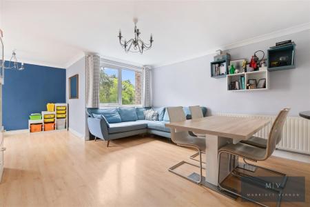 3 bedroom Flat for sale in Haling Park Road, South Croydon