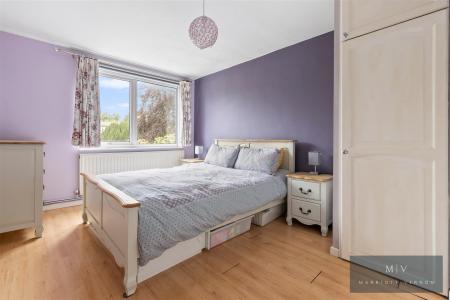 3 bedroom Flat for sale in Haling Park Road, South Croydon