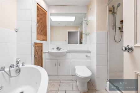 3 bedroom Flat for sale in Haling Park Road, South Croydon