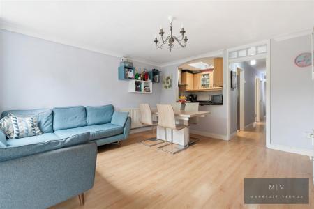 3 bedroom Flat for sale in Haling Park Road, South Croydon