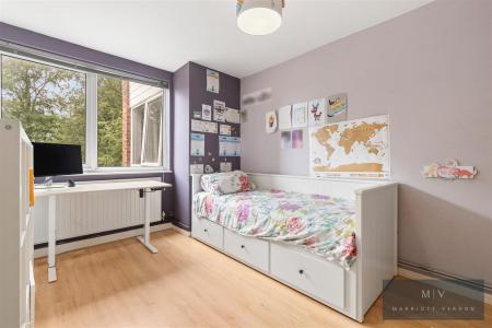 3 bedroom Flat for sale in Haling Park Road, South Croydon