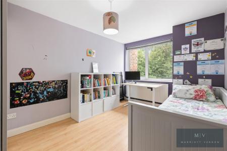 3 bedroom Flat for sale in Haling Park Road, South Croydon
