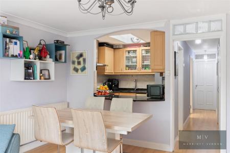 3 bedroom Flat for sale in Haling Park Road, South Croydon