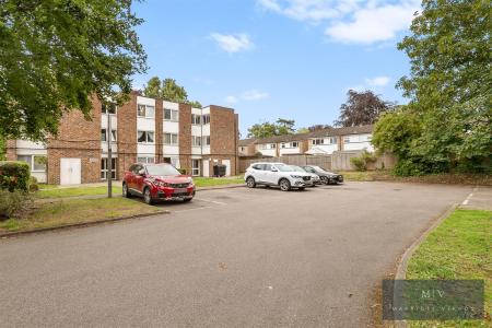 3 bedroom Flat for sale in Haling Park Road, South Croydon