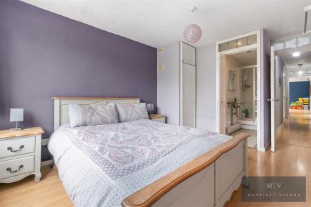 3 bedroom Flat for sale in Haling Park Road, South Croydon