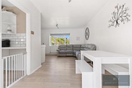 2 bedroom Flat for sale in Rydal Close, Purley
