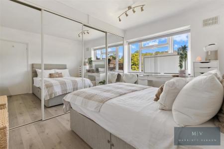 2 bedroom Flat for sale in Rydal Close, Purley
