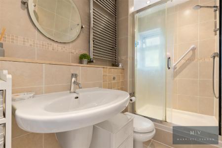 2 bedroom Flat for sale in Rydal Close, Purley