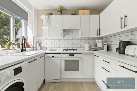 2 bedroom Flat for sale in Rydal Close, Purley