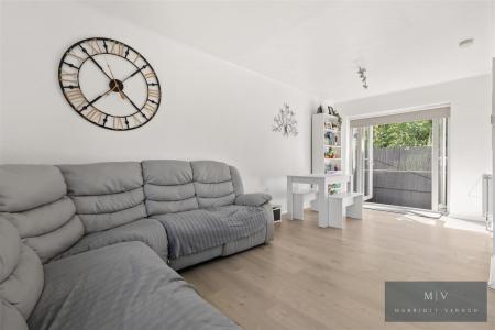 2 bedroom Flat for sale in Rydal Close, Purley