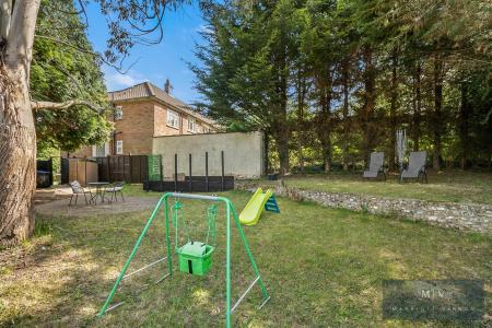 2 bedroom Flat for sale in Rydal Close, Purley